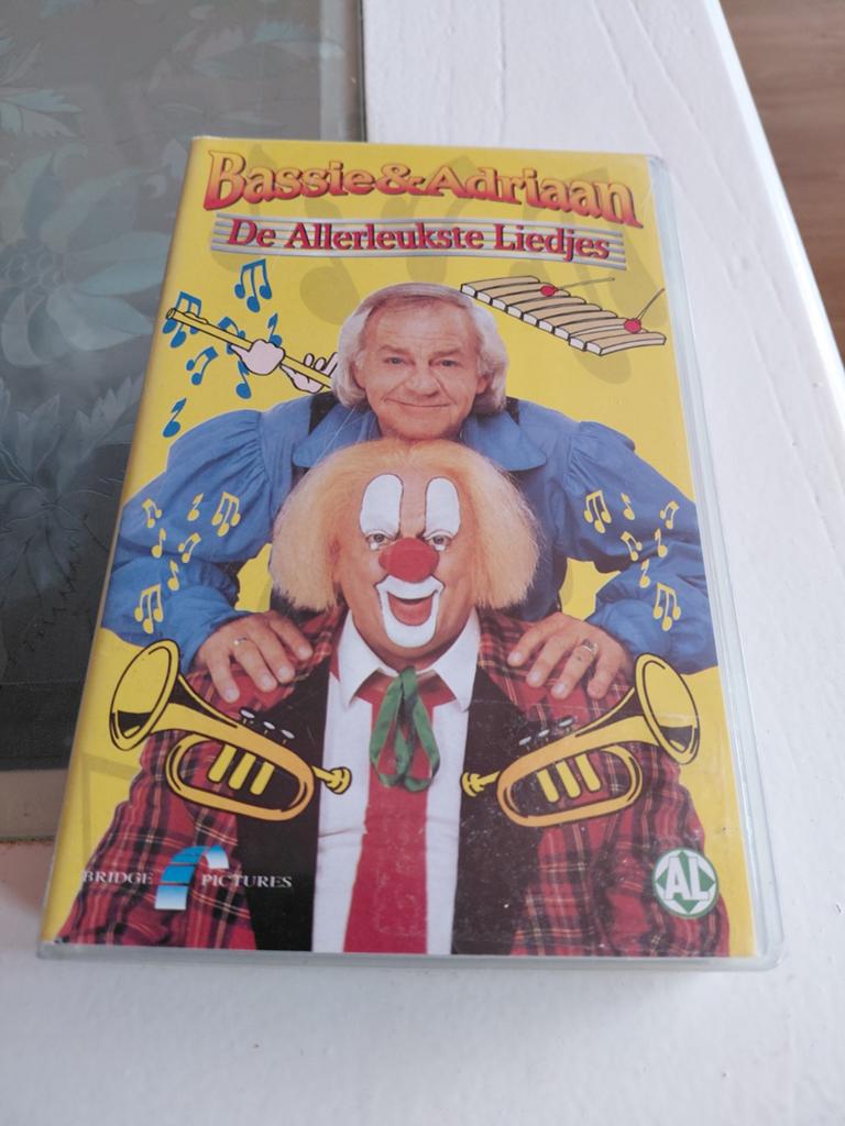 Bassie en Adriaan de Allerleukste Liedjes videoband., Gebruikt, Alle leeftijden, Kinderprogramma's en -films, Overige typen