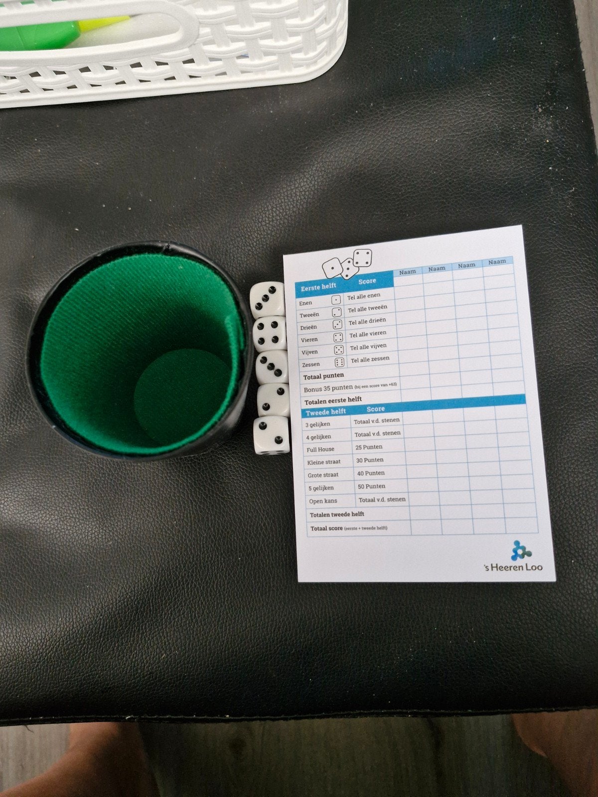 Yatzee dobbelspel met dobbelbeker en scoreblok, Ophalen, 's Heeren Loo, Zo goed als nieuw, Vijf spelers of meer