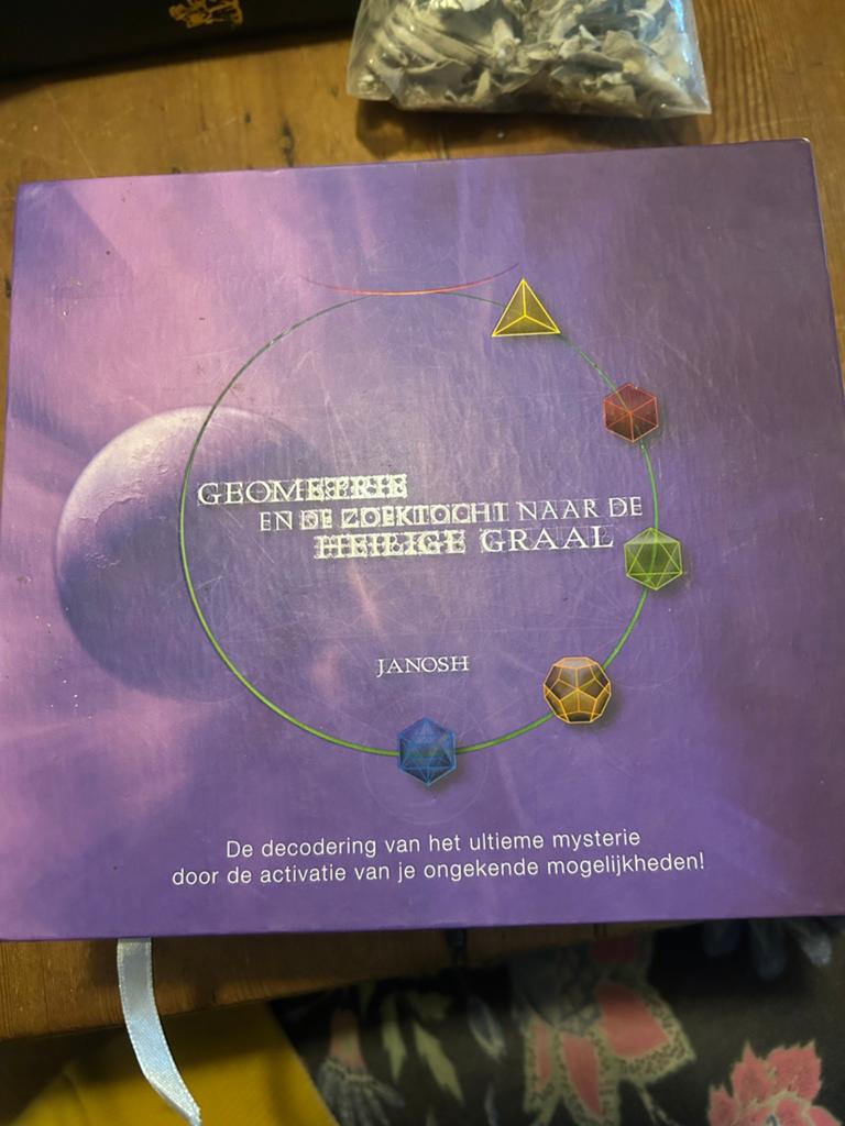 Geonetrie en de zoektocht naar de heilige graal. Janosh, Ophalen of Verzenden, Zo goed als nieuw, Tarot of Kaarten leggen, Overige typen