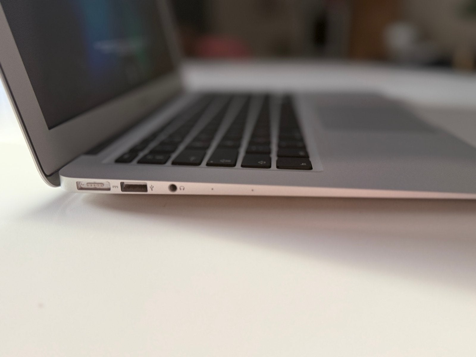 Foto 5 van MacBook Air 13 inch met originele oplader en doos