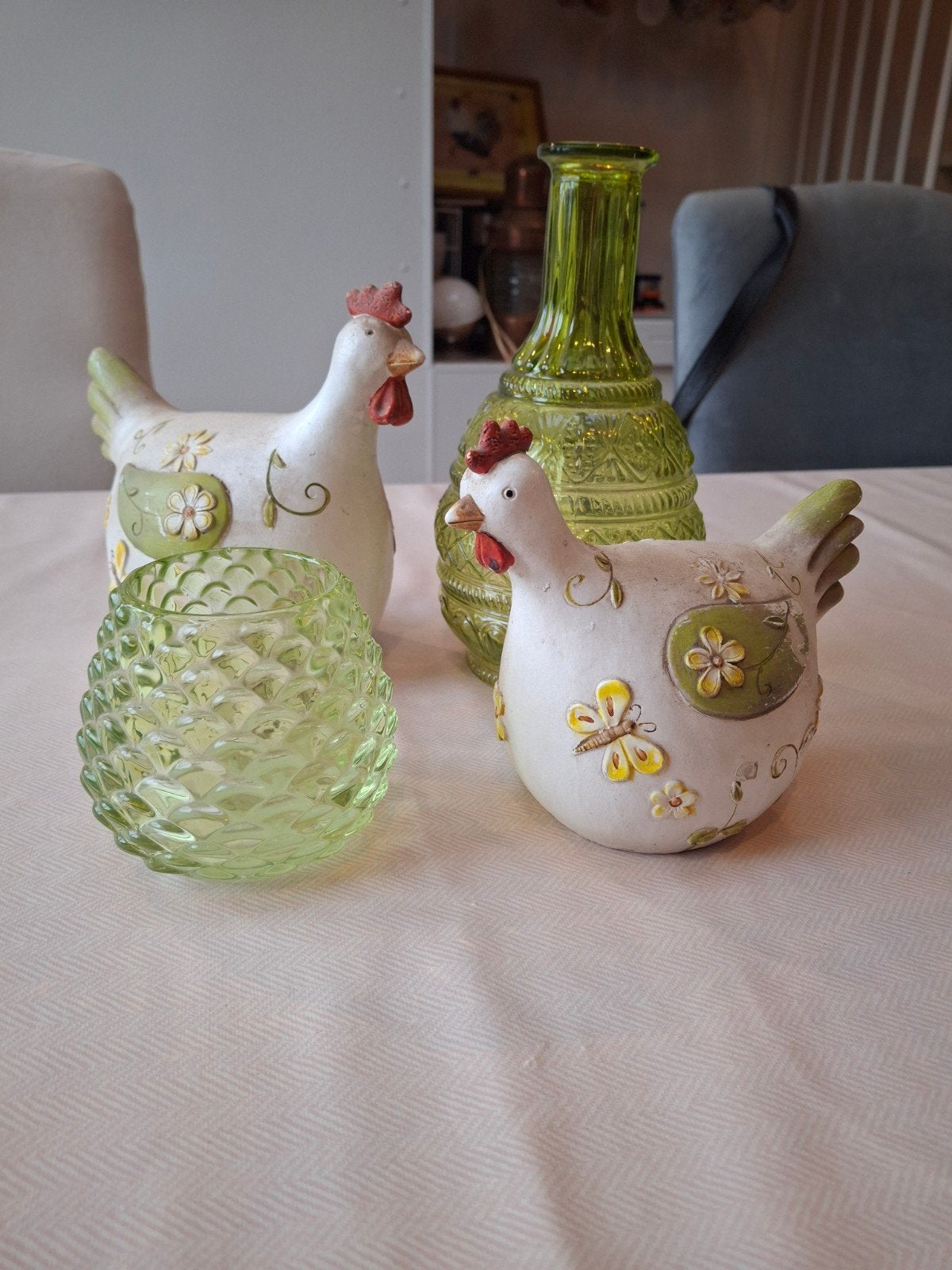 2 leuke kippen met vaasje en kaarshouder, Ophalen of Verzenden, Zo goed als nieuw