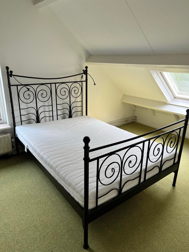 Bed 140x200 cm met matras - Zo goed als nieuw logeerbed, Ophalen, Zwart, Tweepersoons, 140 cm