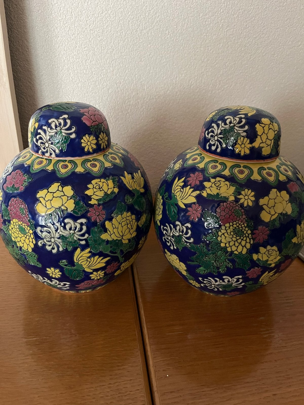 Set van 2 Chinese gemberpotten, blauw met bloemmotief, Antiek en Kunst, Ophalen