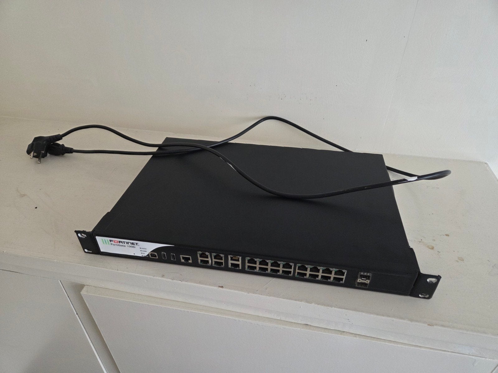 Fortinet FortiGate 100D FG-100D Firewall 20x Gigabit + SFP, Ophalen, Gebruikt