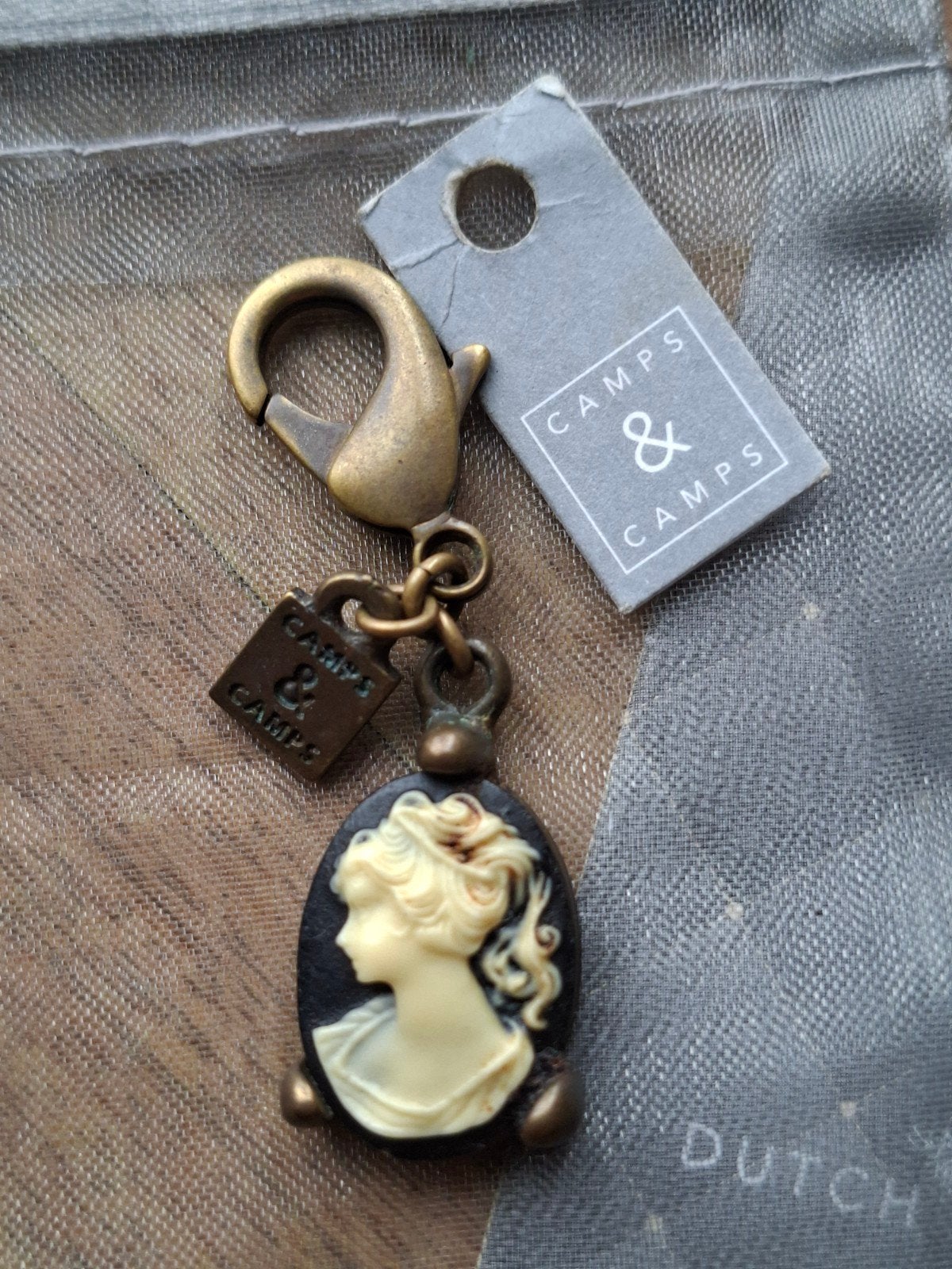 Camps & Camps hanger cameo zwart, Ophalen of Verzenden, Overige materialen, Overige merken