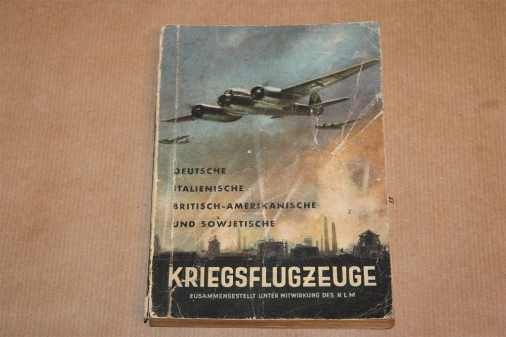 Soldatenhandboek Oorlogsvliegtuigen - 1942 !!, Ophalen of Verzenden, Nederland, Boek of Tijdschrift