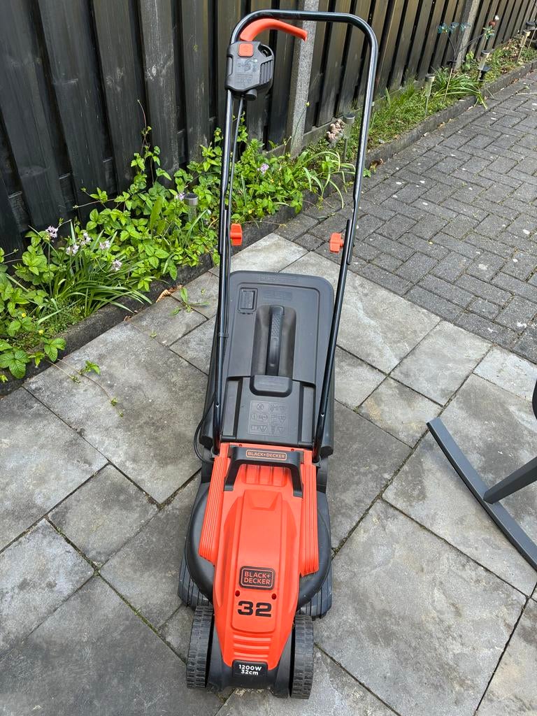 Elektrische grasmaaier Black+Decker 1200W 32cm, Tuin en Terras, Grasmaaiers, Cirkelmaaier, Gebruikt, Elektrische grasmaaier, Ophalen of Verzenden
