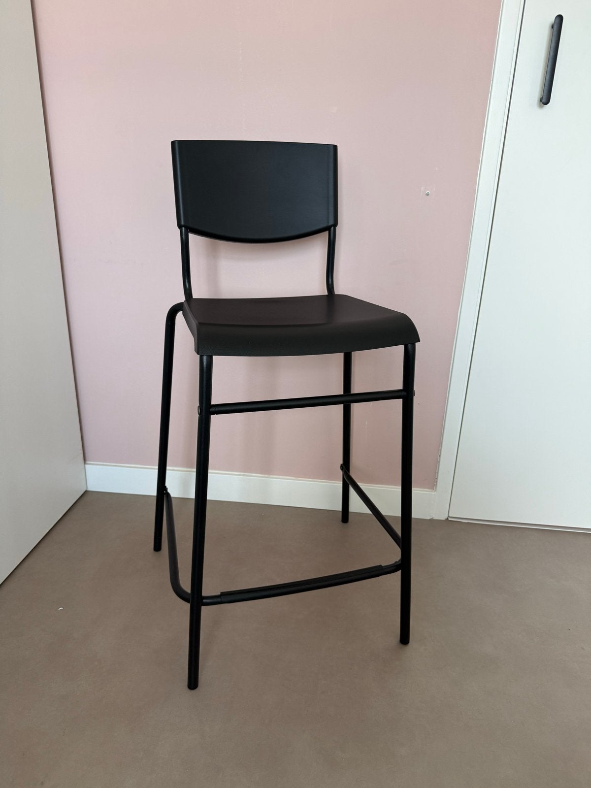 IKEA Stig barkruk - Zwart, stevig en comfortabel, Ophalen, Met voetsteun, 60 tot 90 cm, Zo goed als nieuw