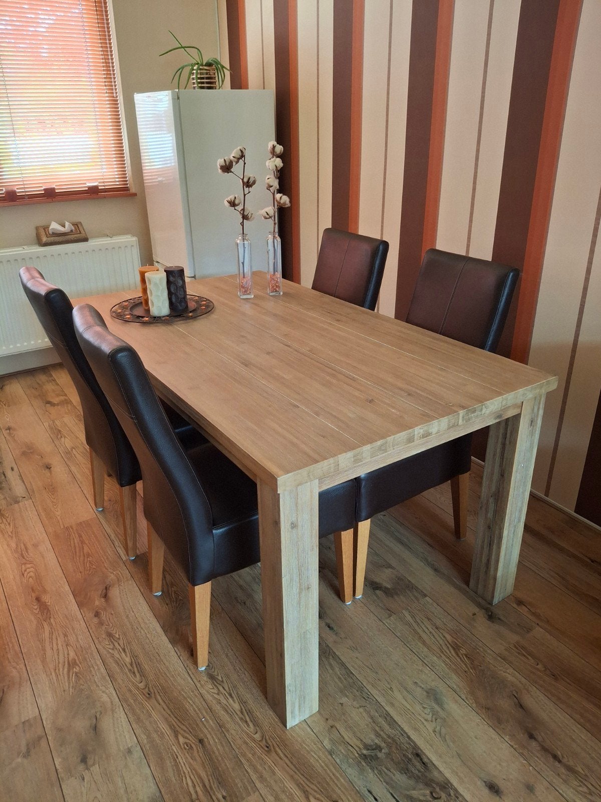 Eethoek van massief notenhout + 4 stoelen, Ophalen, Zo goed als nieuw, 4 tot 6 stoelen