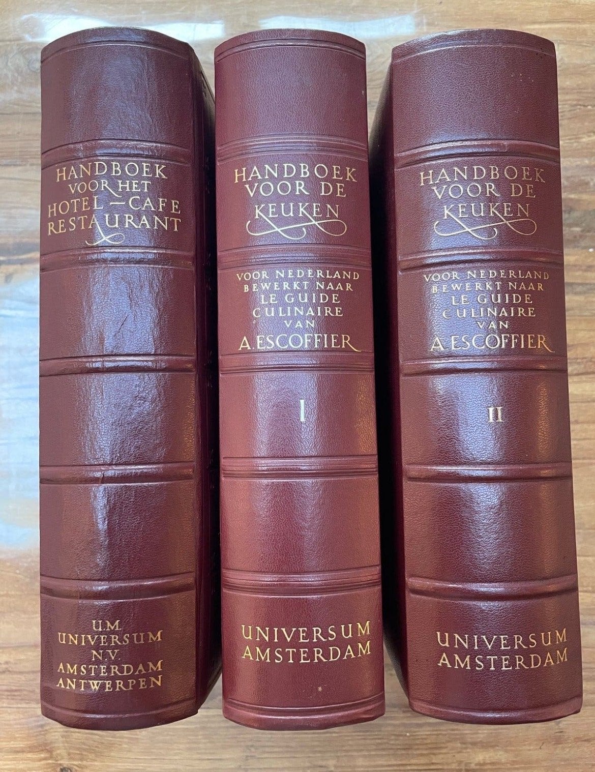 Handboek voor de Keuken - A. Escoffier (3 delen), Boeken, Ophalen of Verzenden, Gelezen, Europa, Voorgerechten en Soepen