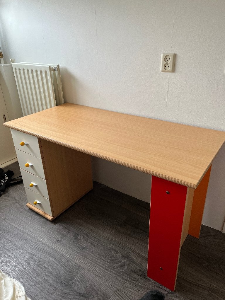 Foto 3 van Gratis afhalen bureau & kledingkast