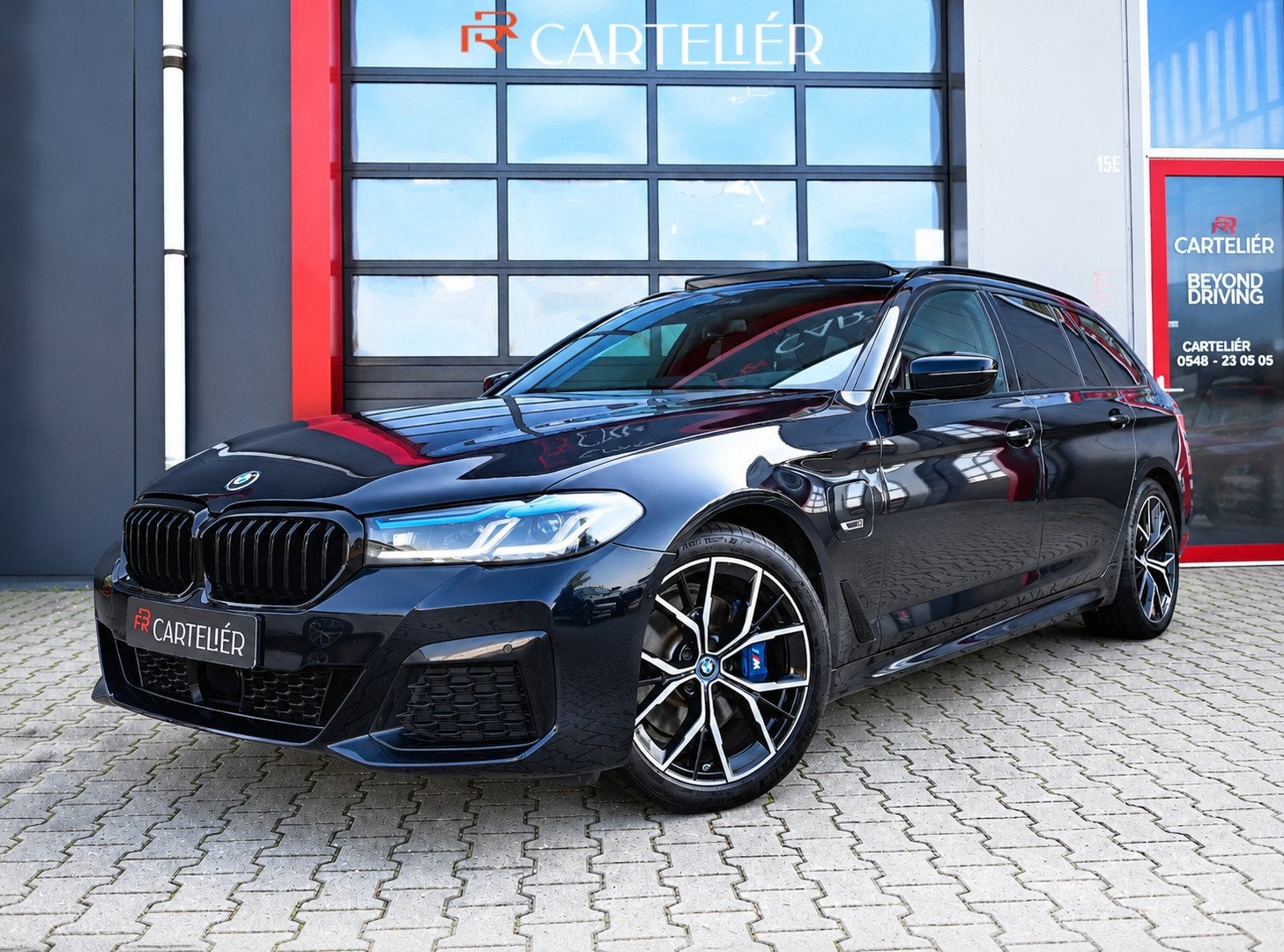 BMW 5-serie Touring 530e M-Sport High Executive | Pano | Luc, Auto's, BMW, 1998 cc, Achterwielaandrijving, Gebruikt, Zwart
