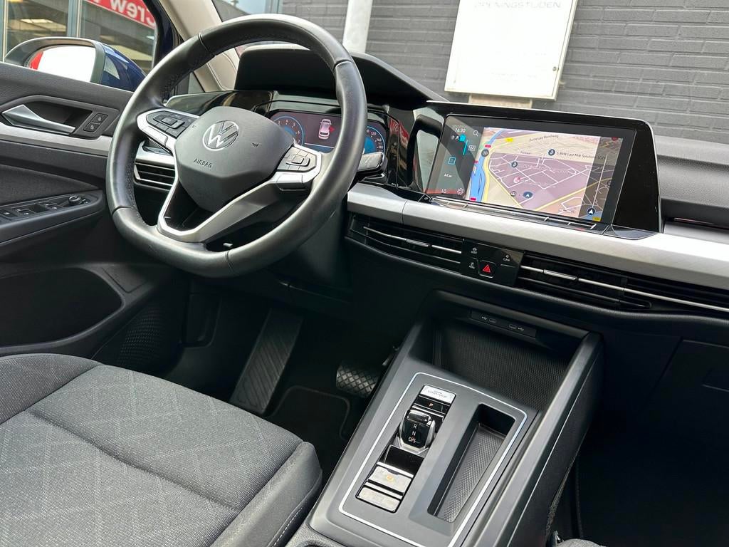 Volkswagen Golf 1.0 eTSI Life /DIGTAAL Cockpit/CAMERA/CARPLA, Auto's, Stof, Gebruikt, Euro 6, Blauw