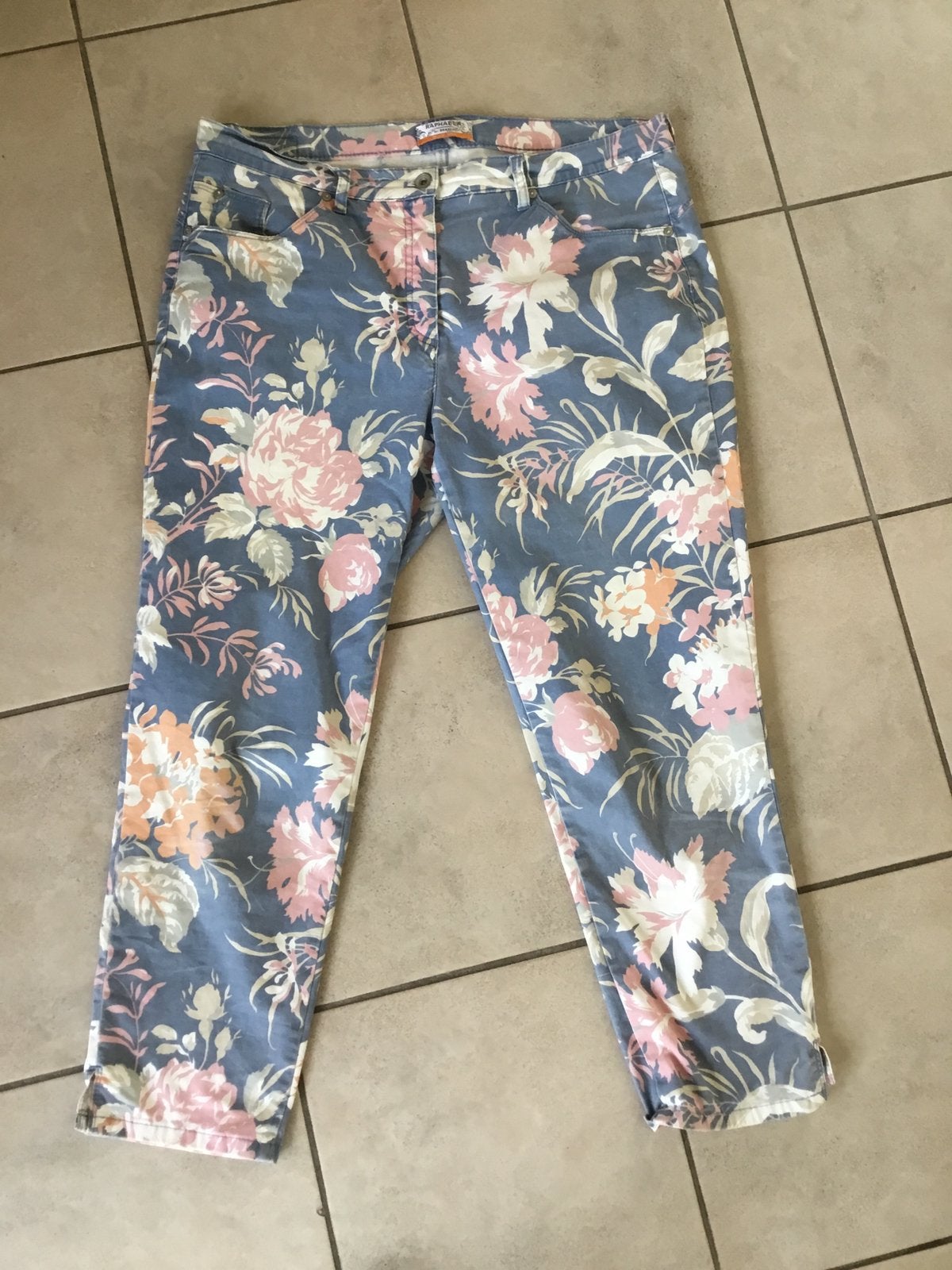 Brax Lichtblauwe Bloemenbroek Maat 44, Kleding | Dames, Blauw, Maat 42/44 (L), Ophalen of Verzenden, Driekwart