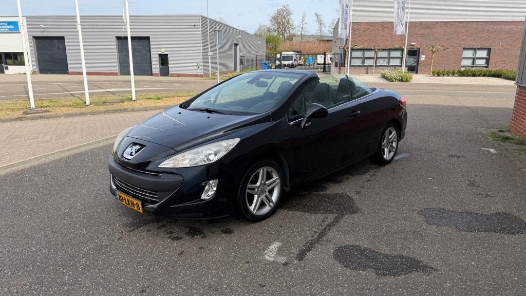 Foto 7 van Peugeot 308 CC 1.6 THP Noir & Blanc (bj 2010)