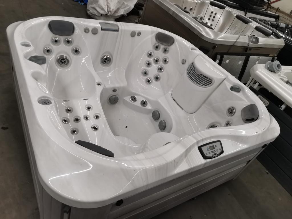 Jacuzzi jacuzzi j-335, Ophalen of Verzenden, Zo goed als nieuw