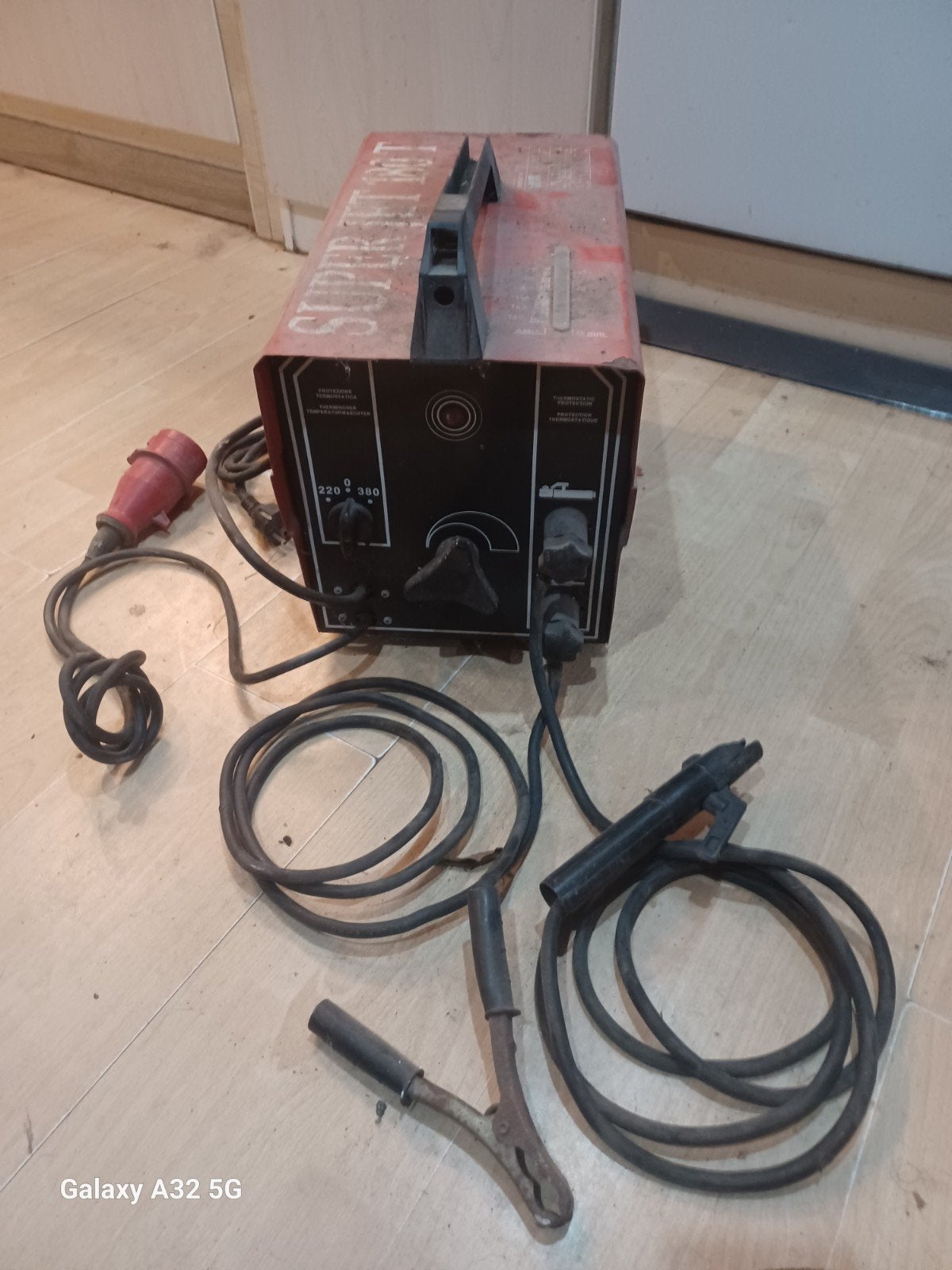 Super Jet 180 T lasapparaat met laskap, Ophalen, Gebruikt, 150 tot 250 ampère, Elektroden