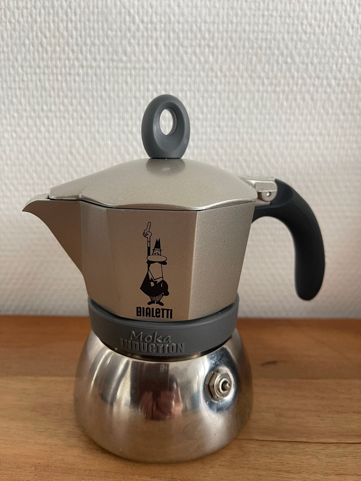 Bialetti Moka Induction - Koffiezetapparaat, Gemalen koffie, Ophalen of Verzenden, 2 tot 4 kopjes, Koffiemachine