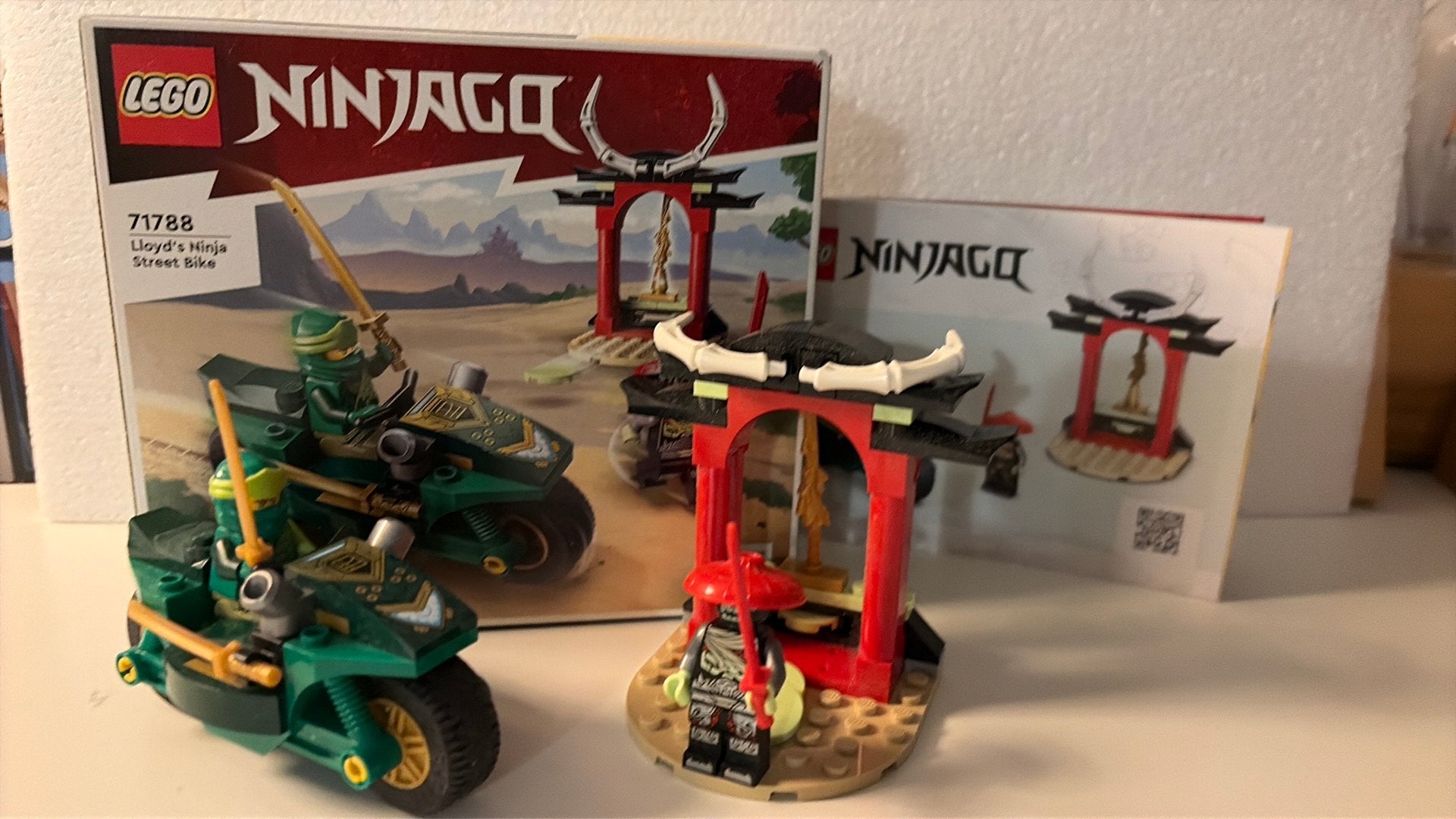 Lego Ninjago Lloyd’s Ninja street bike nr 71788