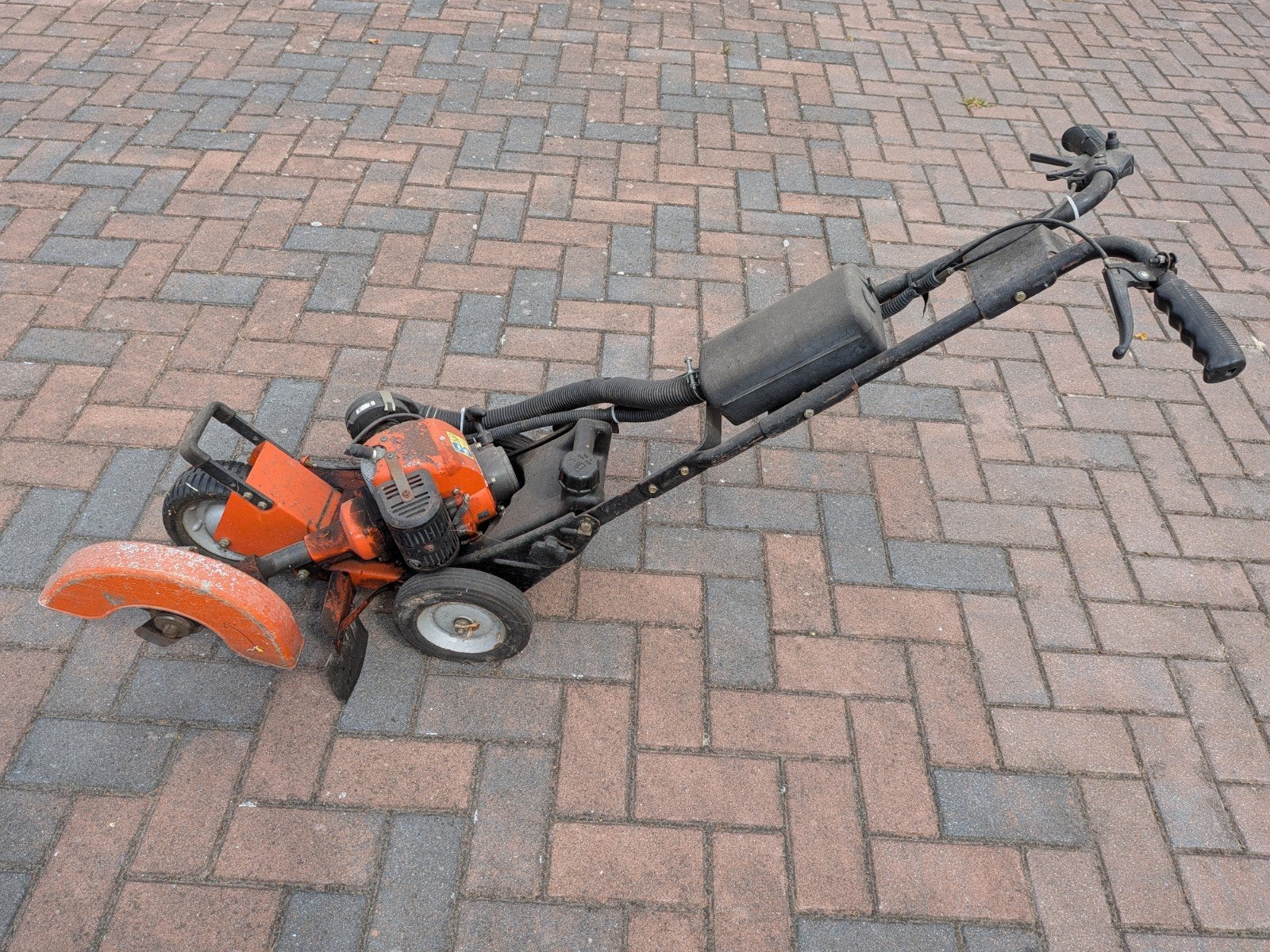 Tanaka TLE 550 kantensnijder, Ophalen, Gebruikt, Benzine
