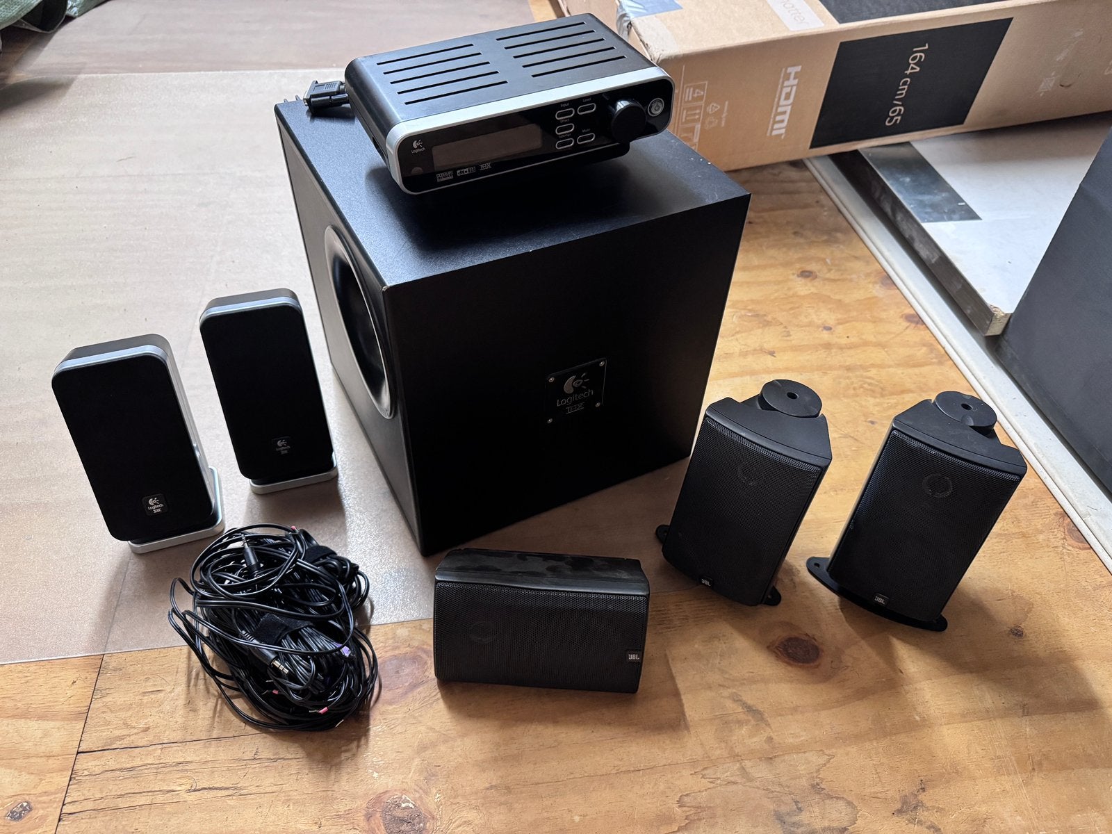 Logitech Z5400 Speakerset – Voor onderdelen / DIY project, Gebruikt, 70 watt of meer, 5.1-systeem, Overige spelers