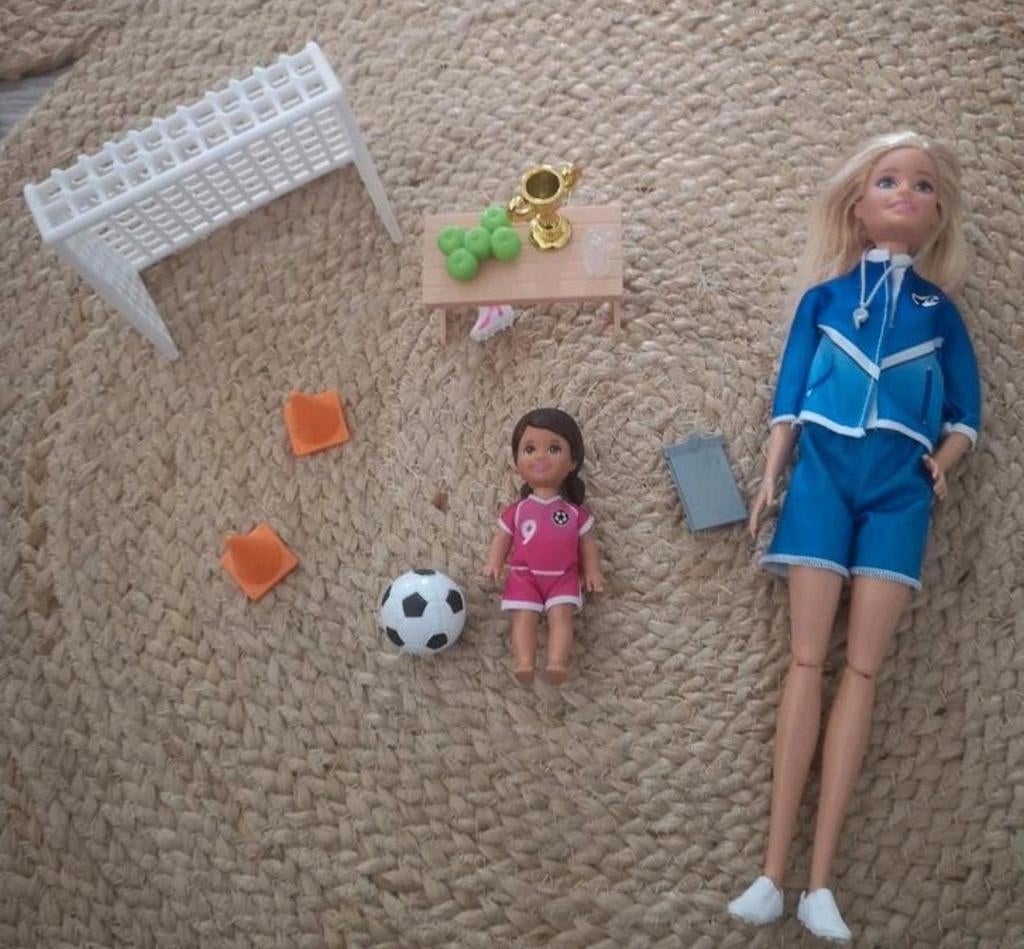 Barbie voetbalcoach speelset ZGAN, Kinderen en Baby's, Speelgoed | Poppen, Ophalen of Verzenden, Zo goed als nieuw, Barbie