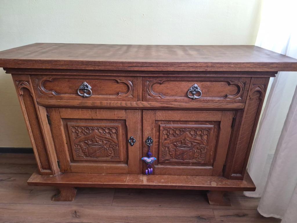 Antiek eiken dressoir met houtsnijwerk, Ophalen