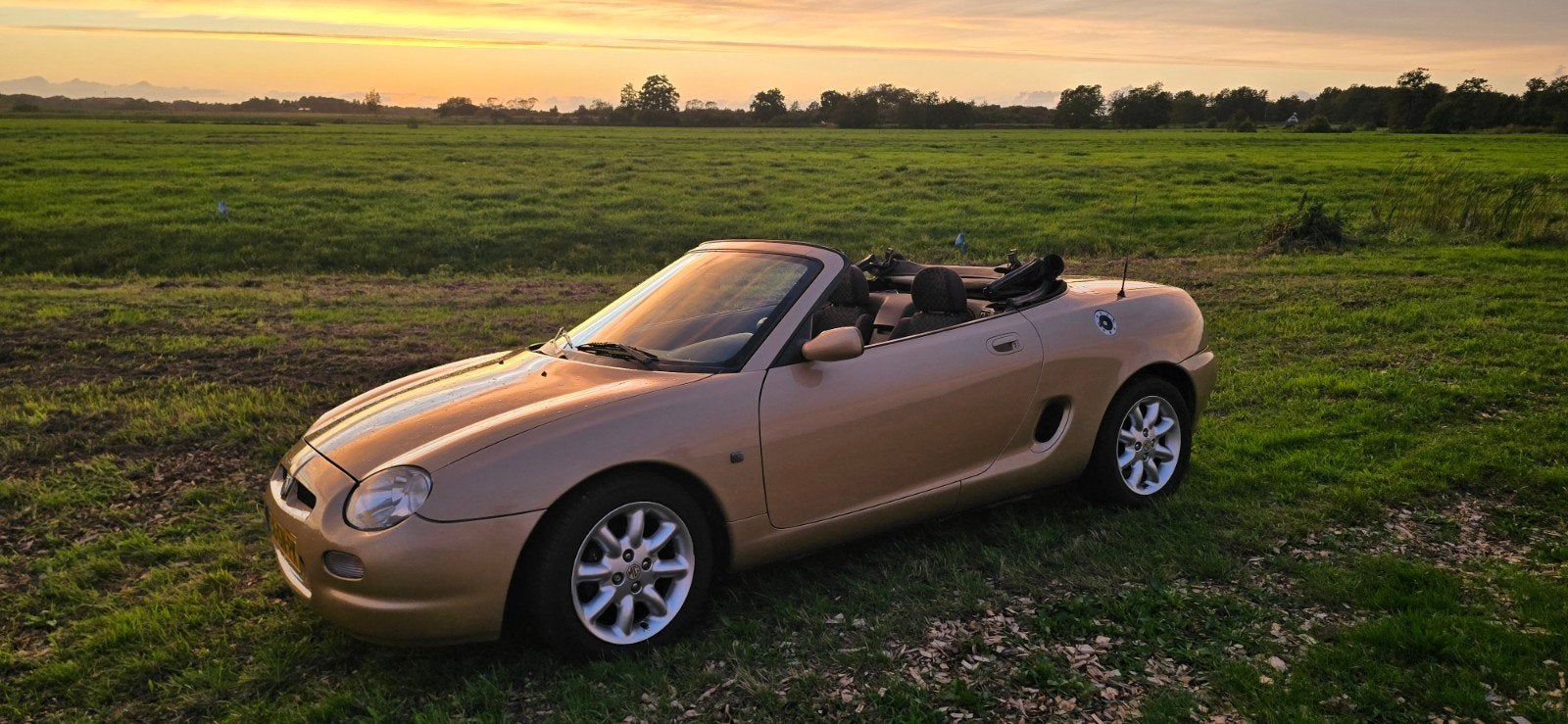 Nette harde MG F 1.8 I cabrio 2001 beige, 13 km/l, 40 €/maand, Zwart, 4 cilinders
