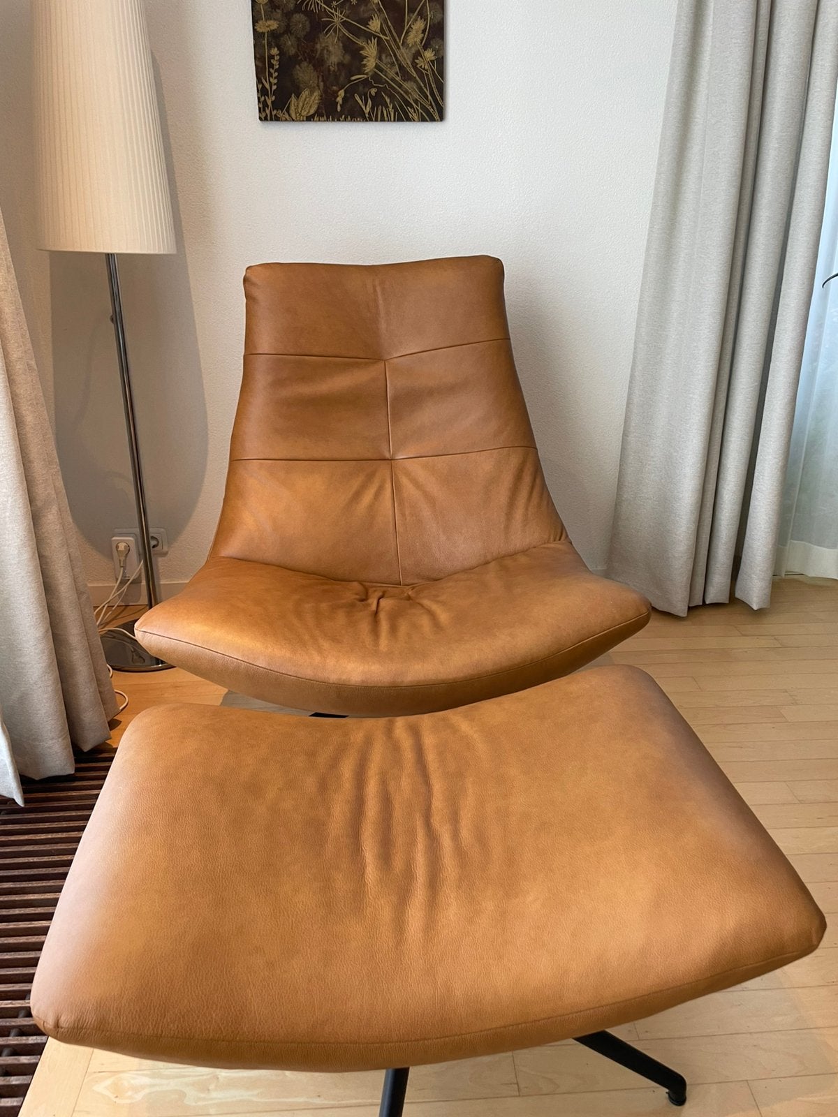 Leren rebound draai fauteuil met hocker, kleur sahara, Ophalen, Zo goed als nieuw, Minder dan 75 cm, 50 tot 75 cm