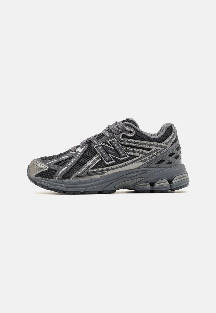 New Balance PC1906EX sneakers grijs metallic maat 29 kind, Kinderen en Baby's, Kinderkleding | Schoenen en Sokken, Zo goed als nieuw