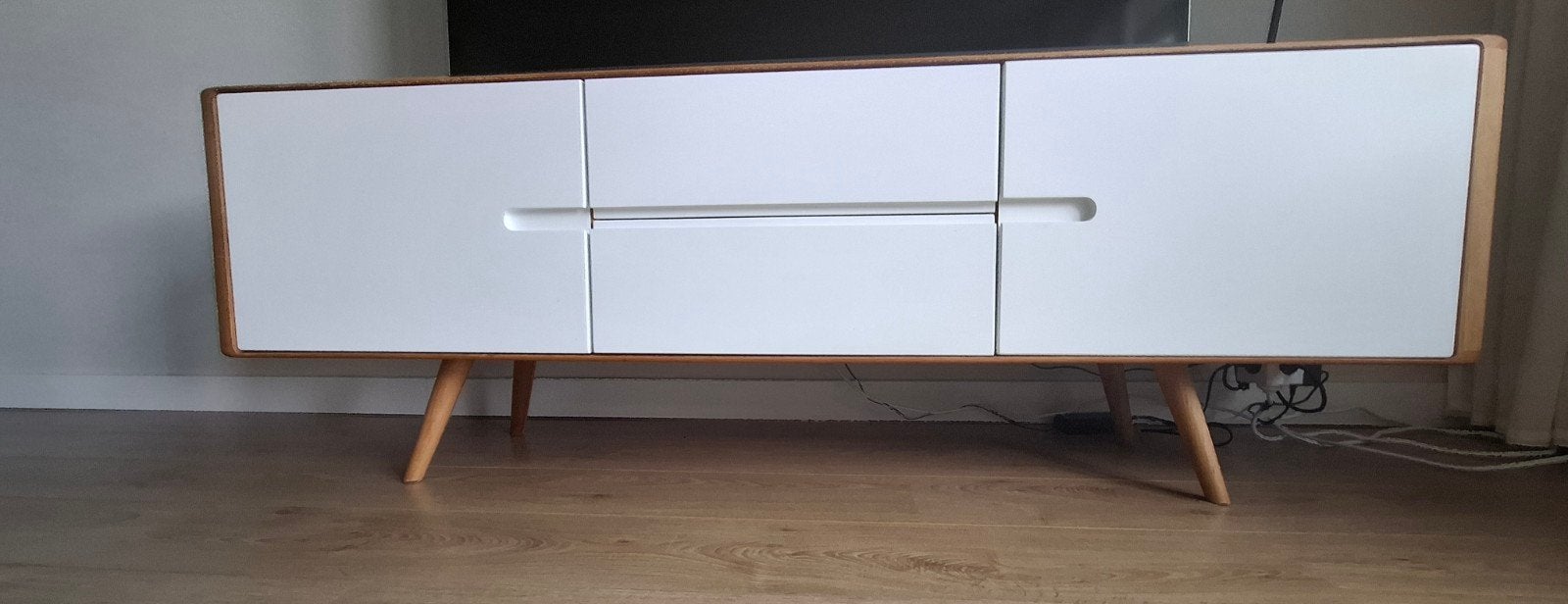 Moderne Goossens TV-meubel met softclose, 180x42x60 cm, Ophalen, Gebruikt, Modern, Scandinavisch, 150 tot 200 cm