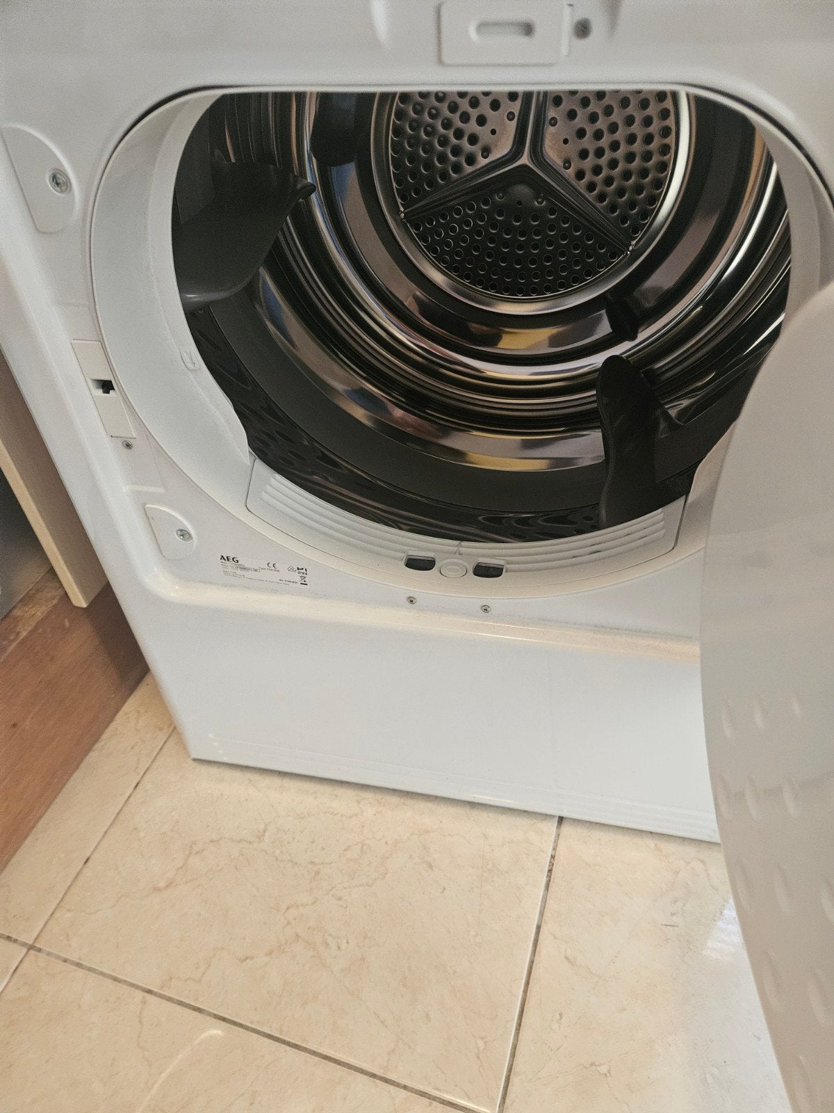 Foto 3 van AEG Lavatherm T3DBN66V Condensdroger - Zo goed als nieuw