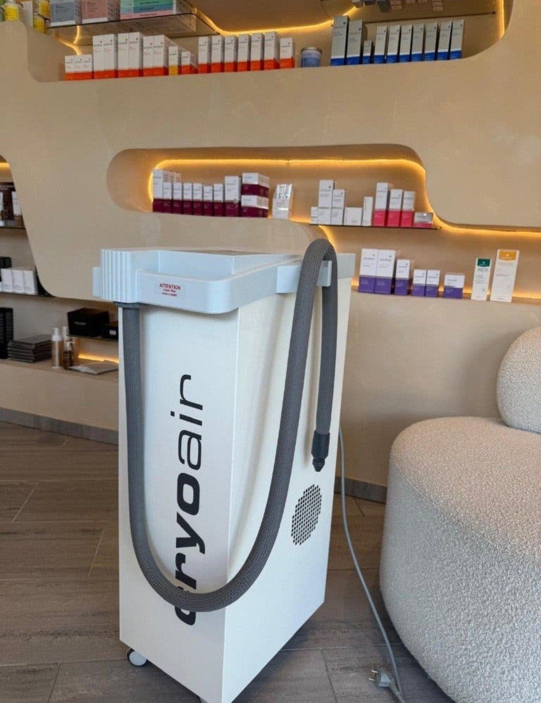 Cryo Air Facial: Huidverjonging en -verbetering, Ophalen
