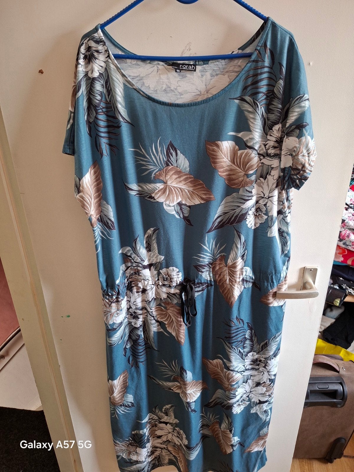 Mooie Norah jurk maat 48 met split en voering, Kleding | Dames, Jurken, Blauw, Maat 46/48 (XL) of groter, Ophalen of Verzenden