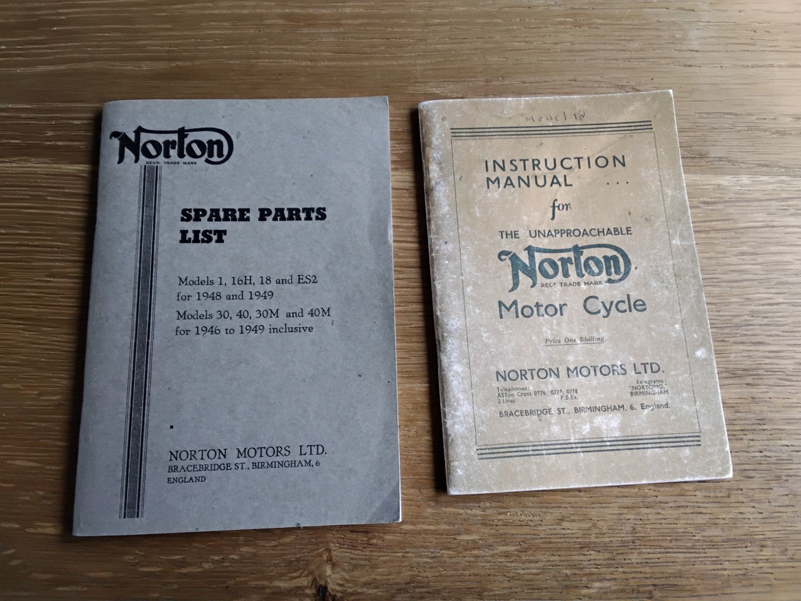 tweetal Norton boekjes, Motoren, Ophalen of Verzenden