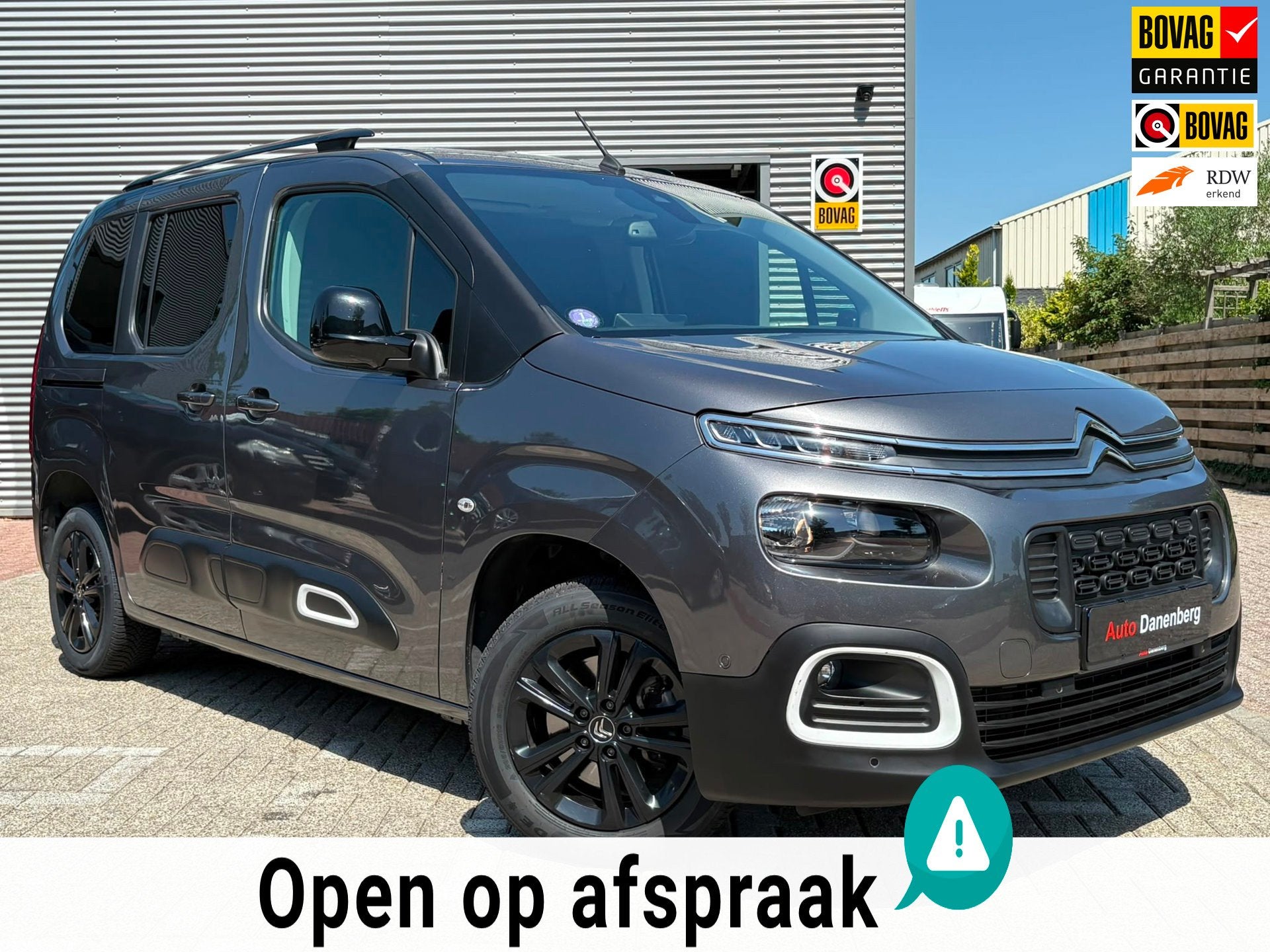 Citroen BERLINGO 1.2 PureTech Shine,Camera,Car-PlayAUTOMAAT,, Auto's, 1199 cc, Origineel Nederlands, Nieuw, 3 cilinders