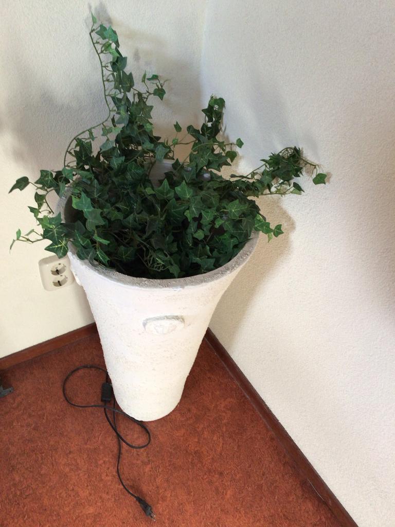 Unieke vaas met verlichting, Ophalen, Steen, Gebruikt, 50 tot 75 cm