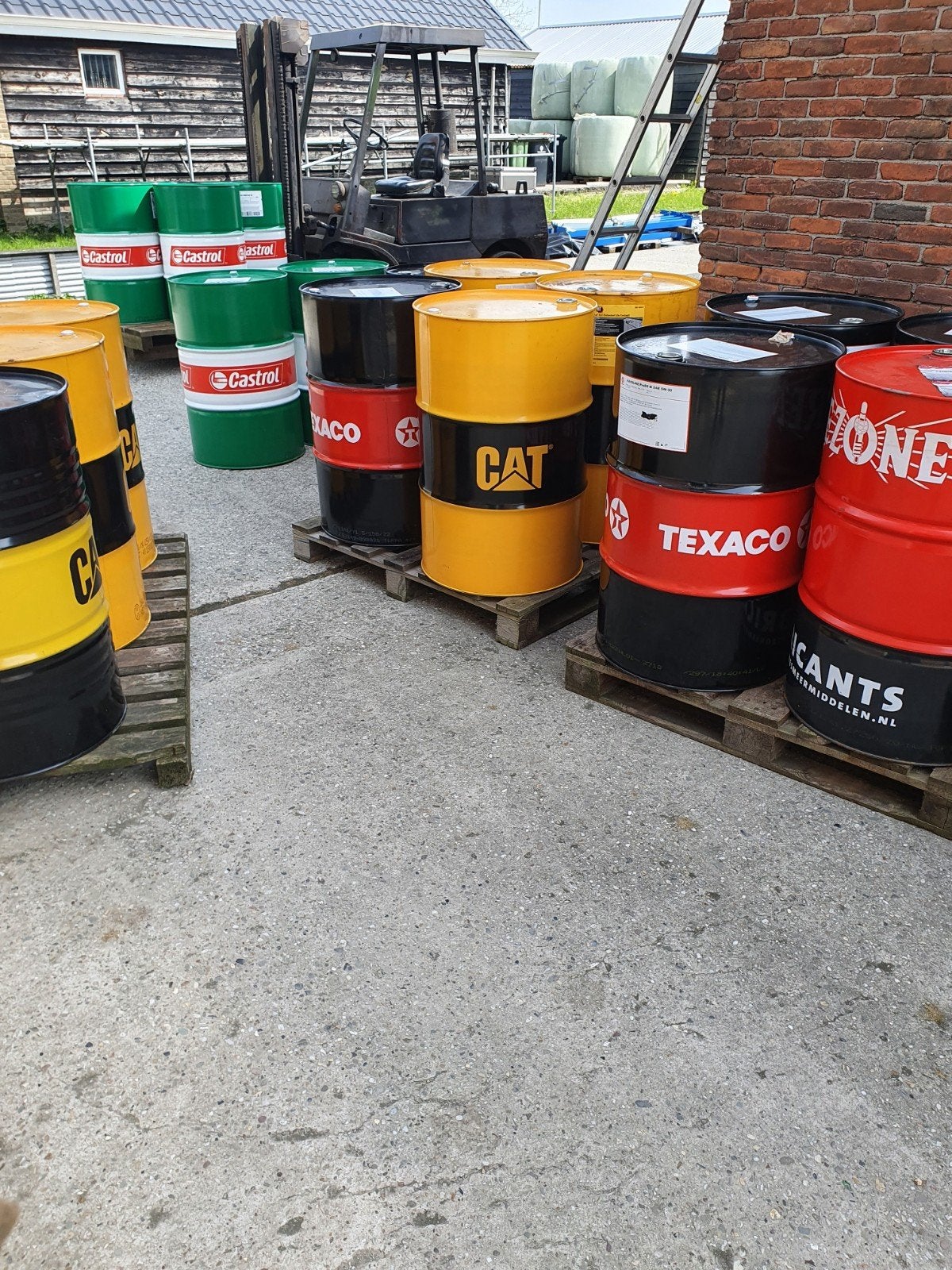 Oliedrums olievaten decoratie industriële statafels reclame, Ophalen