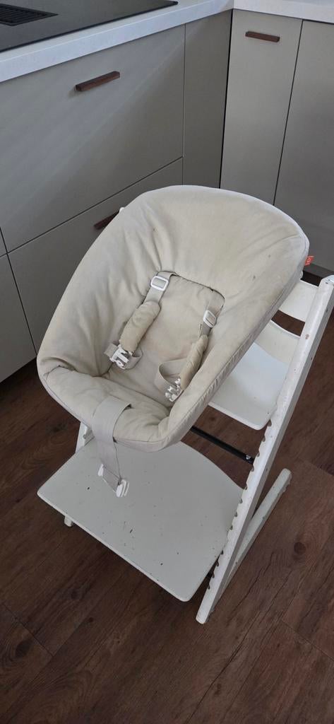 Stokke Tripp Trapp Newborn Set met speelgoedhanger, Kinderen en Baby's, Kinderstoelen, Ophalen, Gebruikt, Meegroeistoel, Gordel(s)
