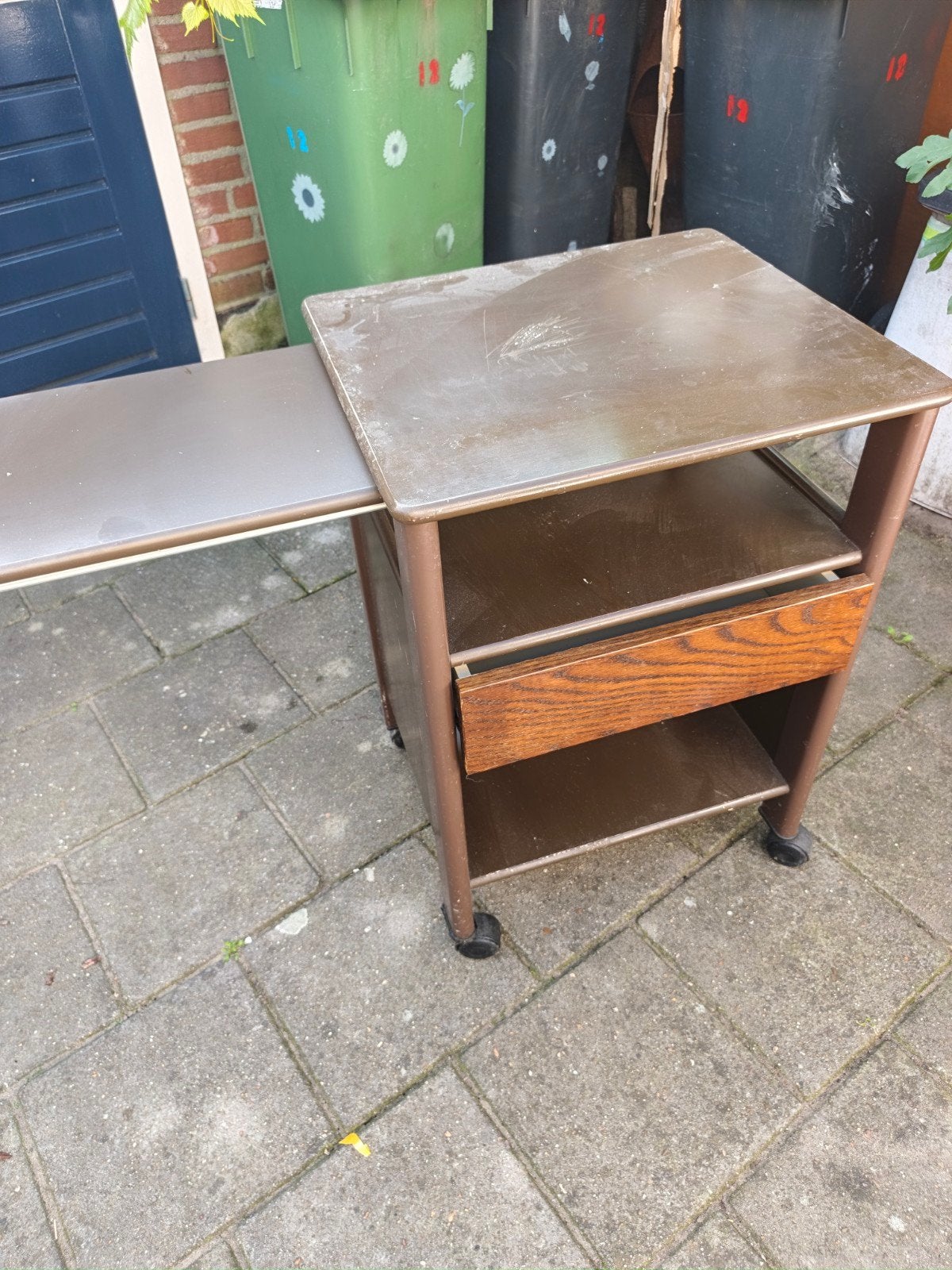Keuken trolley op wieltjes met een uitschuifbare snijplank., Ophalen