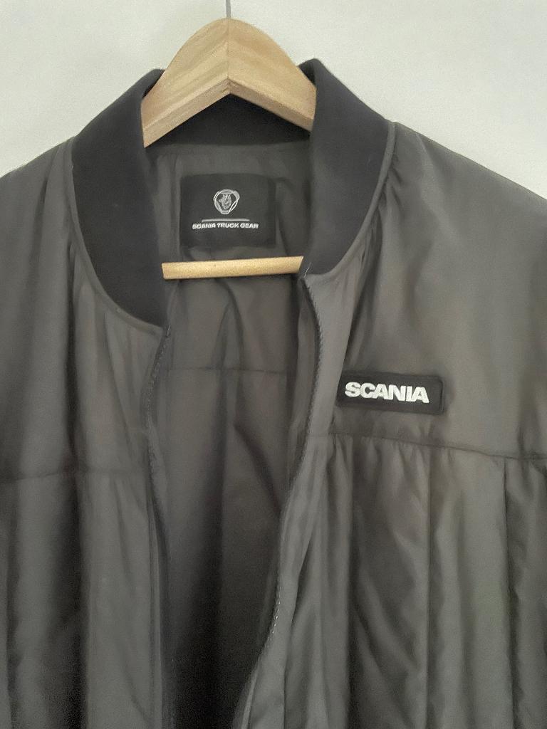 Scania gewatteerd  jas, Ophalen of Verzenden, Zo goed als nieuw, Maat 56/58 (XL), Beige