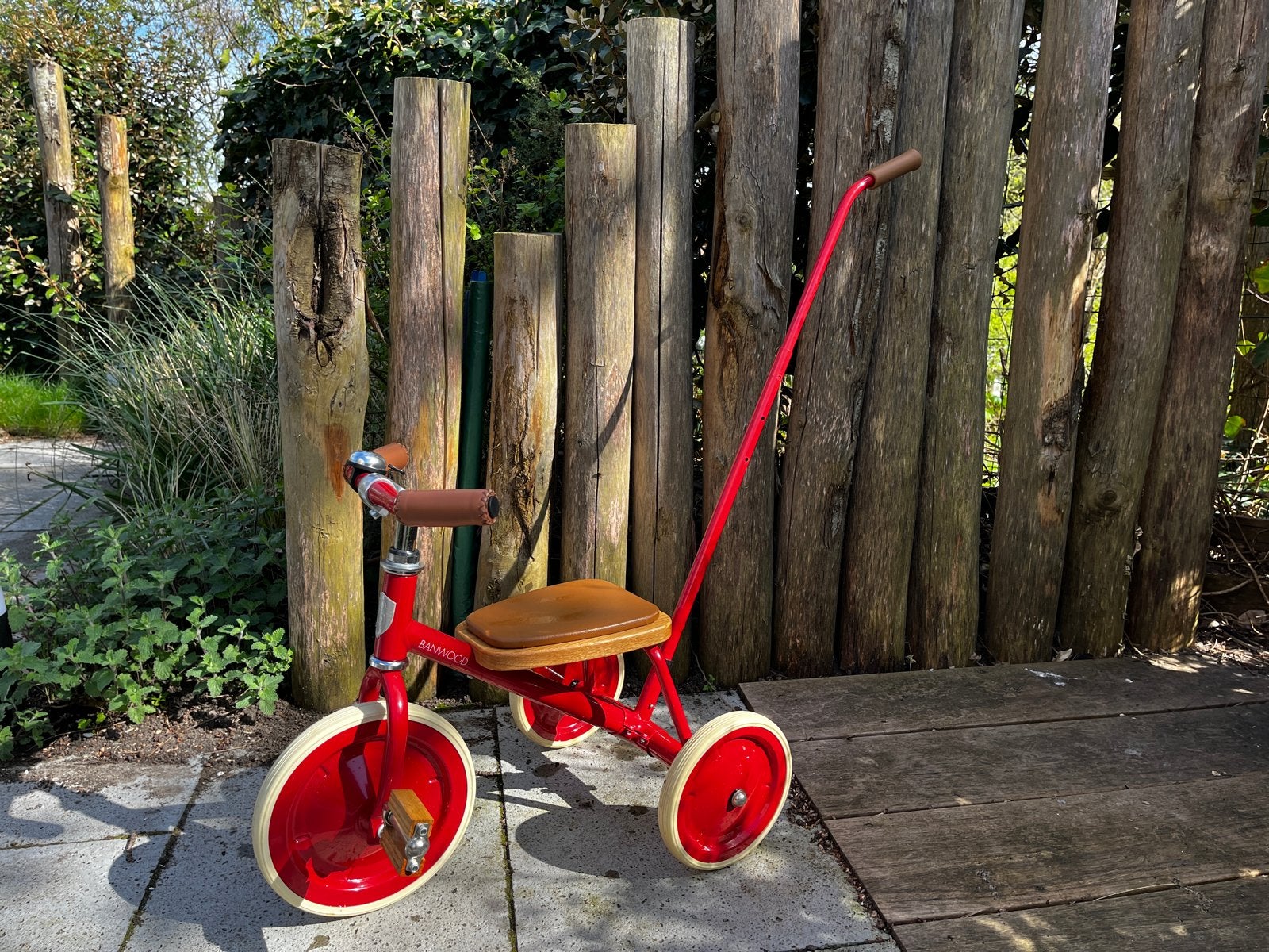 Banwood loopfiets driewieler rood met duwstang, Ophalen, Gebruikt, Loopfiets