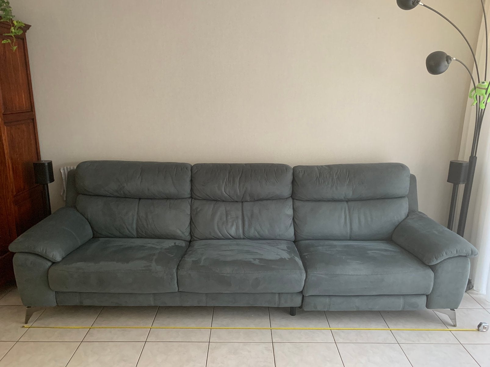 Prachtige ruime 3 zits bank kleur grijs grien velvet, Huis en Inrichting, Banken | Bankstellen, Ophalen, 250 tot 300 cm, Driepersoons