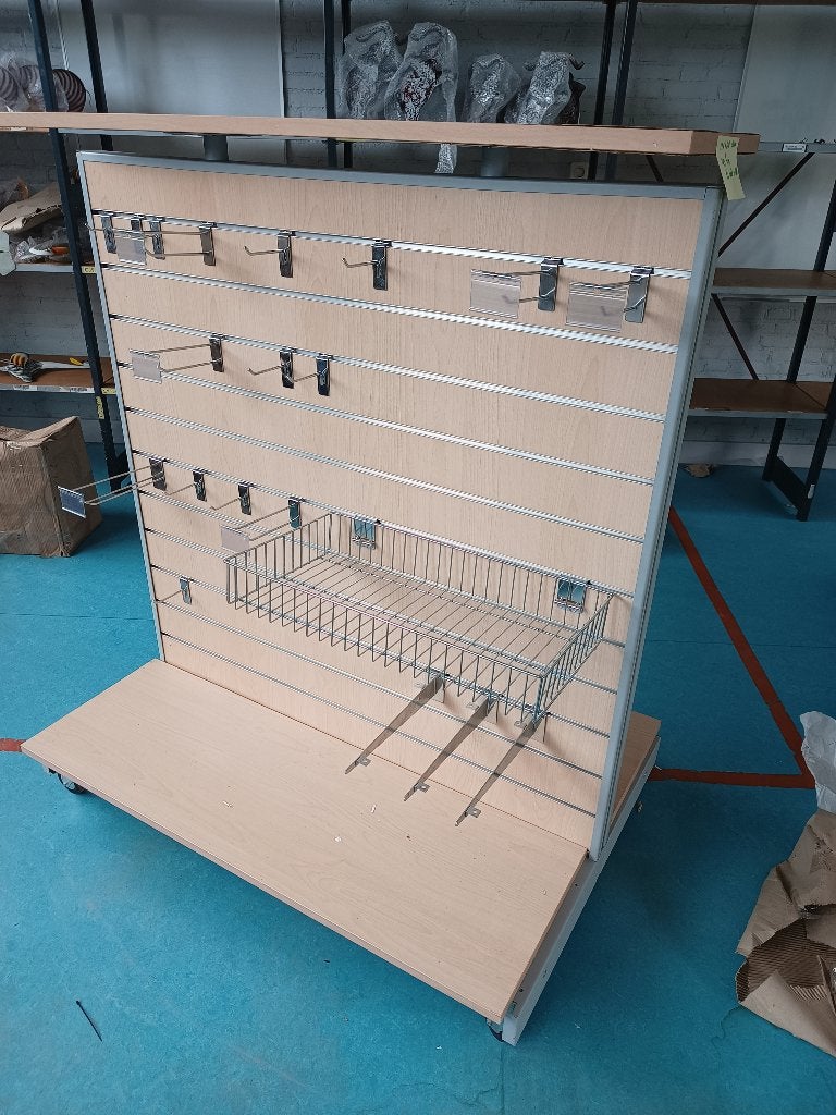 Slatwall display met accessoires, Ophalen, Gebruikt