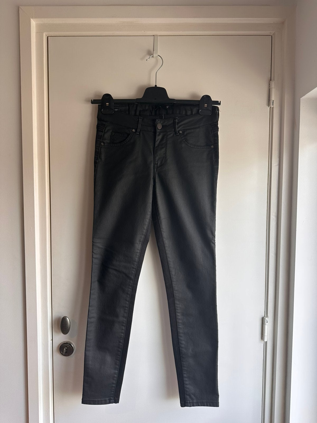 SuperTrash coated skinny jeans - front coating - Maat 28, Zwart, Ophalen of Verzenden, Zo goed als nieuw, Maat 36 (S)