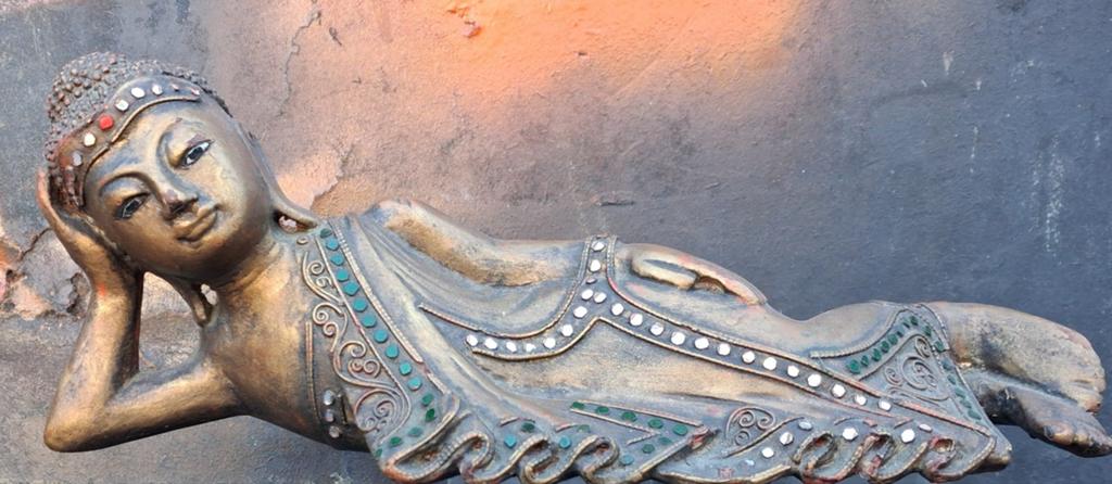 Reclining Shiva, gilden. Woodcarving.  32 cm. Ca 1900., Ophalen