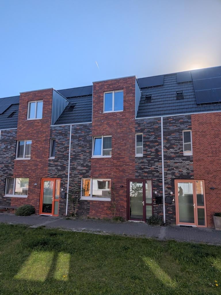 Gezinswoning te huur Groningen. Geen studenten woning., 120 m², Direct bij eigenaar, Groningen, Tussenwoning