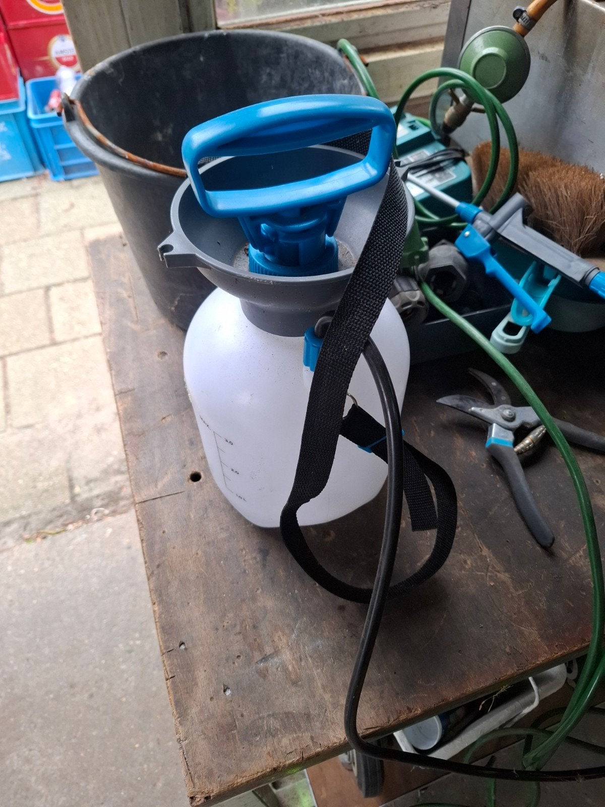 Drukspuit voor tuin, Ophalen