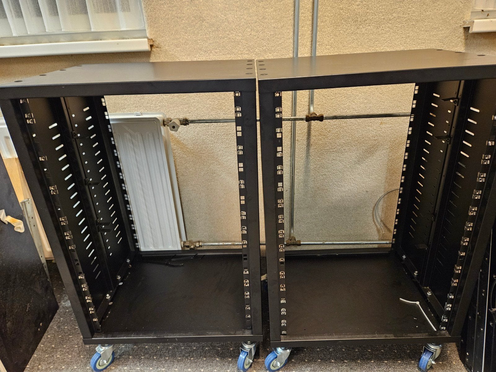2 x 19 inch rack, Ophalen, Zo goed als nieuw