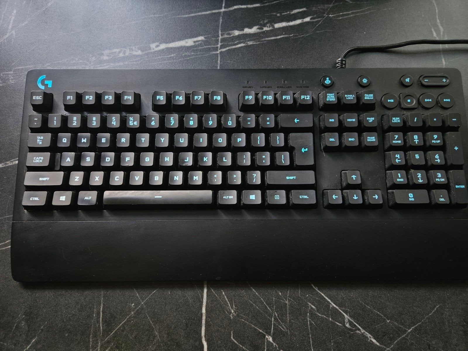 Toetsenbord G213 (in goede staat lichte gebruikersporen), Computers en Software, Gebruikt, Logitech, Ophalen of Verzenden, Qwerty